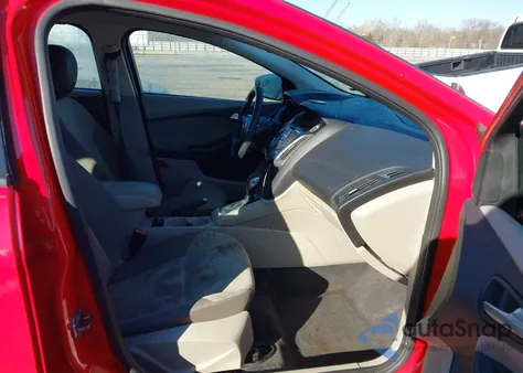 2013 Ford Focus Se z USA, uszkodzony, nr VIN 1FADP3K28DL186748